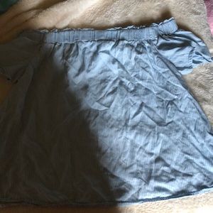 short sleeve , off the shoulder